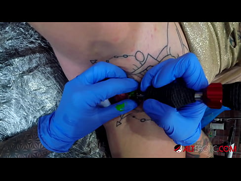 ❤️ Изключително татуираната красавица Съли Савидж има татуировка на клитора си ❌ Секс видео в bg.tubeporno.xyz ❤
